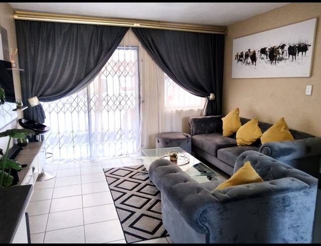 2 BEDROOM PROPERTY TO RENT IN NEWLANDS EAST